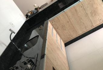 Meia Praia Apartamento Perfeito has rooms with a private hot tub