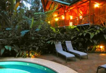 Geckoes Lodge has Balcony rooms