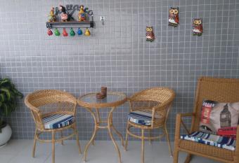 Le Bon Vivant has Balcony rooms