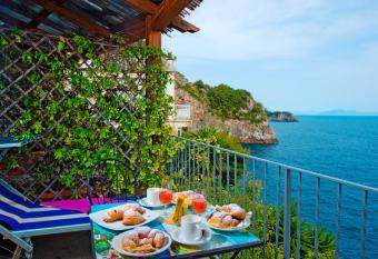 Bed and Breakfast Da Claudio has Balcony rooms