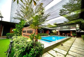 Petak Padin Cottage by The Pool has Balcony rooms