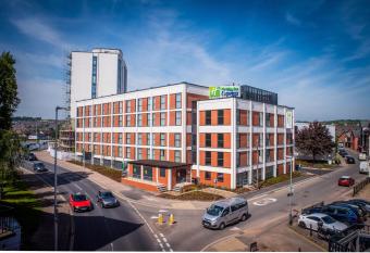 Holiday Inn Express - Exeter - City Centre, an IHG Hotel allows 18 year olds to book a room