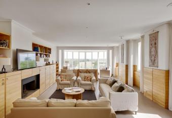 Le logis de Valandraud allows 18 year olds to book a room