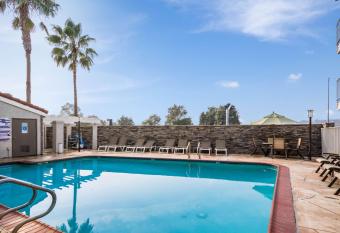 Studio 6-Fairfield, Ca - Napa Valley allows 18 year olds to book a room