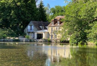 LE MOULIN DE L ORTILLE has Balcony rooms