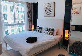 POOL VIEW 1 Bedroom in City Center Residence has Balcony rooms