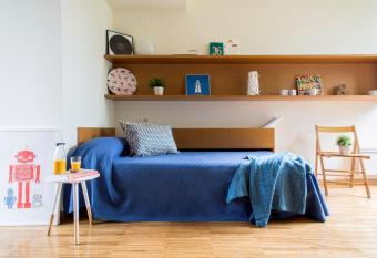 Residencia Universitaria O Castro allows 18 year olds to book a room