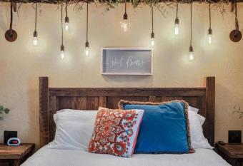 The Rustic Suite - Main Street Lodge in Berlin allows 18 year olds to book a room