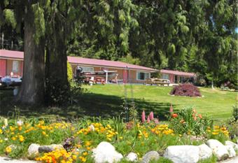 Seaside Villa Motel & RV Park allows 18 year olds to book a room