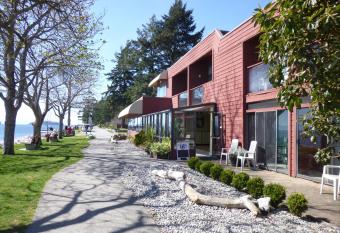 Driftwood Inn has Balcony rooms