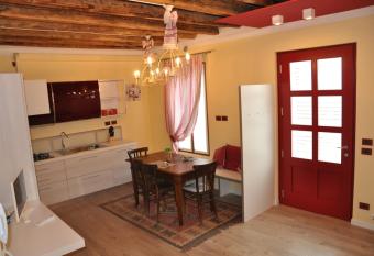 Casa della Magnolia allows 18 year olds to book a room