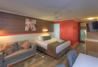 Billabong Lodge Motel allows 18 year olds to book a room