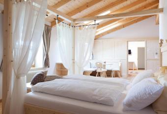 Coronata Haus has Balcony rooms