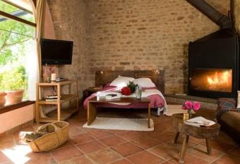 Mas Rovira allows 18 year olds to book a room