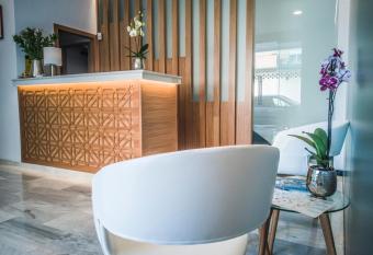 Hotel Abadi allows 18 year olds to book a room