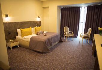 West Shine Boutique Hotel has Balcony rooms