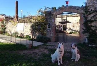 Mas Del Llop Blanc - Dog friendly Hostal Rural - B&B has Balcony rooms