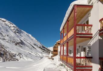 Chalet Montana has Balcony rooms