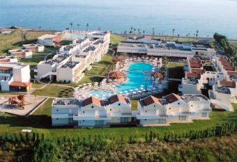 Zorbas Beach Hotel has Balcony rooms