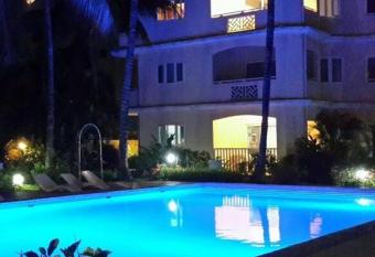 Residence Le Palmier allows 18 year olds to book a room