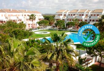 Apartamentos Tur  sticos La Carrajolilla allows 18 year olds to book a room