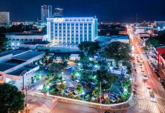 The Apo View Hotel allows 18 year olds to book a room