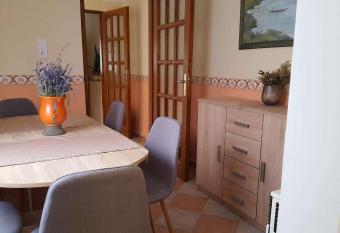 Jo  rem  nys  g Vend  gh  z allows 18 year olds to book a room