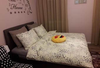 Cozy Studio Ap Rubin, Centre, Fully Furnished, Free WiFi allows 18 year olds to book a room