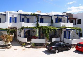 Vrahos Studios has Balcony rooms