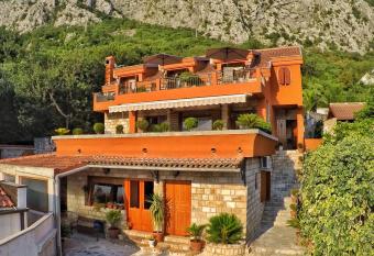 Apartments Nik  evi   has Balcony rooms