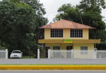 Hostel Guayacan allows 18 year olds to book a room