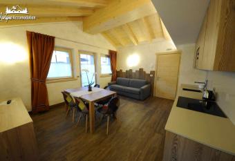 Alpen Flower Appartamenti esclusivi vicino al centro e alle piste allows 18 year olds to book a room