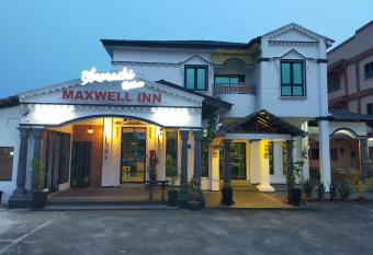 Capital O 90653 Maxwell Inn Boutique Hotel allows 18 year olds to book a room