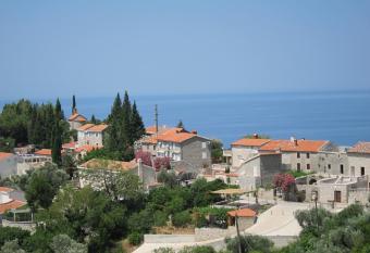 Re  evi  i Apartments has Balcony rooms