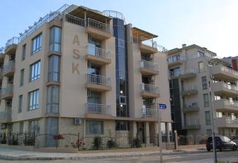 Guest House ASK allows 18 year olds to book a room