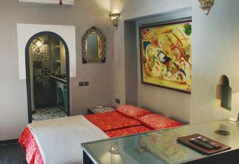 Riad La Maison Nomade allows 18 year olds to book a room