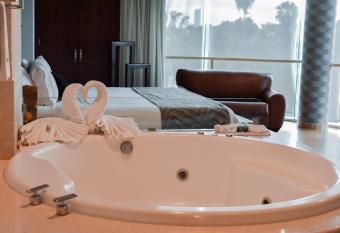 Hotel Portobelo allows 18 year olds to book a room