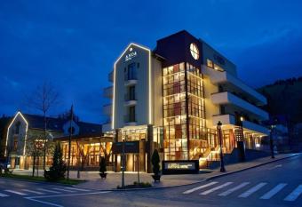 Hotel Anda allows 18 year olds to book a room