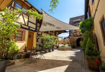 La Cour St-Fulrad - Appartements has Balcony rooms