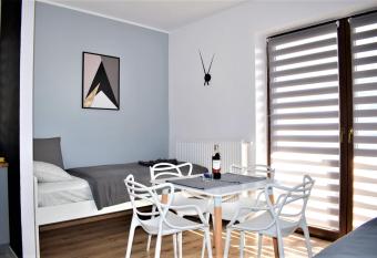 Apartament Fibra Cappuccino allows 18 year olds to book a room