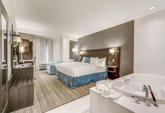 Est Hotel has rooms with a private hot tub