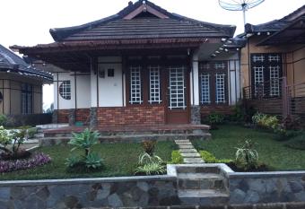 Rumah Nagoya allows 18 year olds to book a room