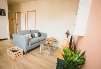 My Cosy Home Paris Villejuif allows 18 year olds to book a room