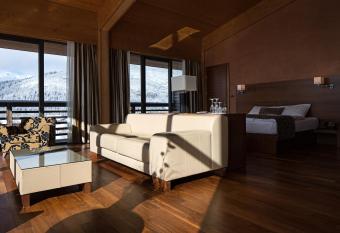 Bohinj Eco Hotel has rooms with a private hot tub