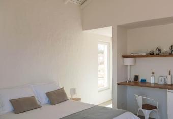 Alma Cheia Sunrise Studio Apartment allows 18 year olds to book a room
