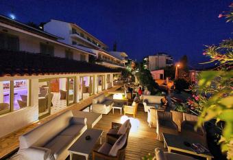 Sandy Bay Hotel has Balcony rooms