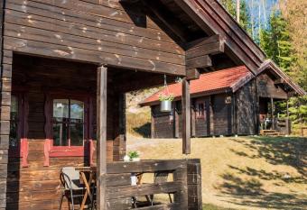 Noretj  rns Stugby has rooms with a private hot tub