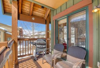 Tenderfoot Lodge 2621 has Balcony rooms