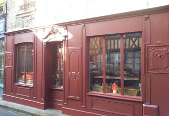 La Maison de Honfleur Bed & Breakfast allows 18 year olds to book a room