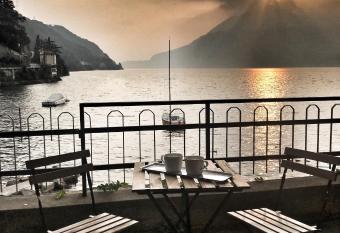 gli oleandri allows 18 year olds to book a room